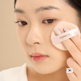 Chân dung người mẫu với lớp nền căng bóng, tự nhiên sau khi sử dụng 4OIN Daily Relax Fit Cushion. Chân dung người mẫu với lớp nền căng bóng, tự nhiên sau khi sử dụng 4OIN Daily Relax Fit Cushion.